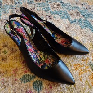 Fioni Black Slingbacks with Faux Wood Heel Size 9.5